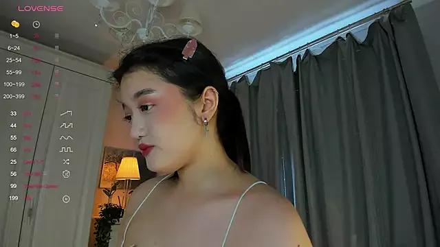 Discover our girls online shows and discover the company of countless livestreamers, with stunning shapes, sex toys and more.