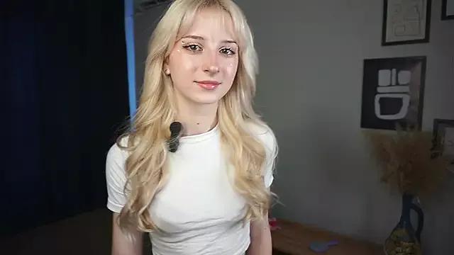 FridaAaberg from StripChat is Freechat