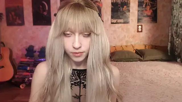 Discover our girls online shows and discover the company of countless livestreamers, with stunning shapes, sex toys and more.