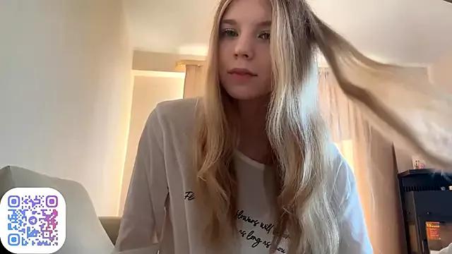 FruityXo from StripChat is Freechat