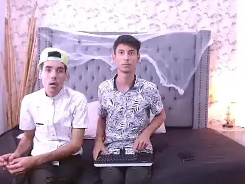 Discover our girls online shows and discover the company of countless livestreamers, with stunning shapes, sex toys and more.