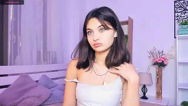 Discover our girls online shows and discover the company of countless livestreamers, with stunning shapes, sex toys and more.