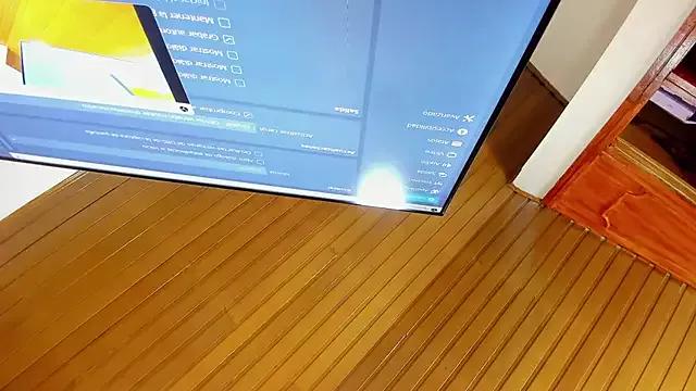 Discover our girls online shows and discover the company of countless livestreamers, with stunning shapes, sex toys and more.