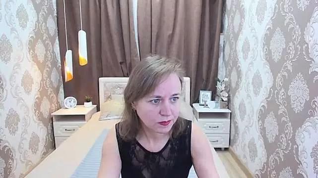 Discover our girls online shows and discover the company of countless livestreamers, with stunning shapes, sex toys and more.