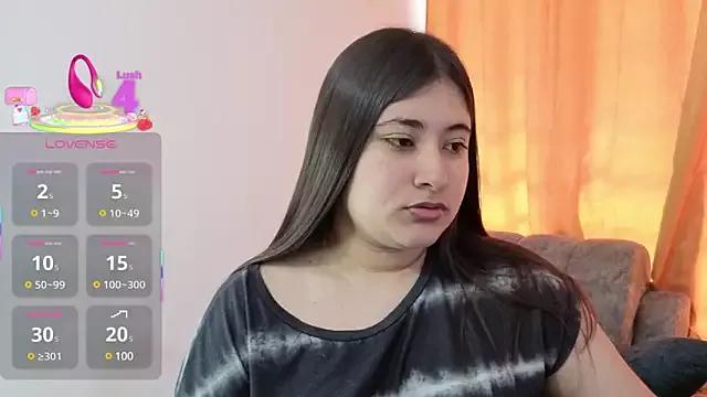 Discover our girls online shows and discover the company of countless livestreamers, with stunning shapes, sex toys and more.
