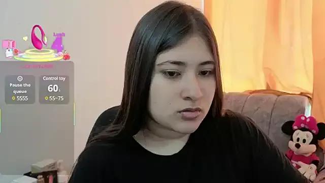 Discover our girls online shows and discover the company of countless livestreamers, with stunning shapes, sex toys and more.