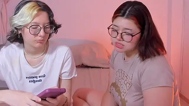 Discover our girls online shows and discover the company of countless livestreamers, with stunning shapes, sex toys and more.