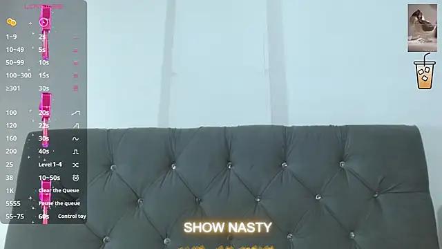 Discover our girls online shows and discover the company of countless livestreamers, with stunning shapes, sex toys and more.