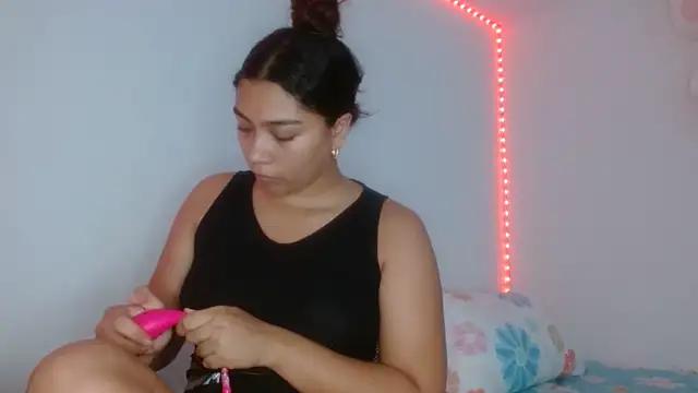 Discover our girls online shows and discover the company of countless livestreamers, with stunning shapes, sex toys and more.