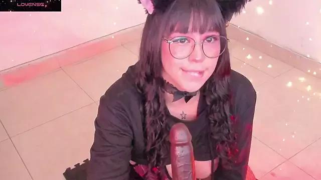 Discover our girls online shows and discover the company of countless livestreamers, with stunning shapes, sex toys and more.