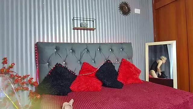 Discover our girls online shows and discover the company of countless livestreamers, with stunning shapes, sex toys and more.