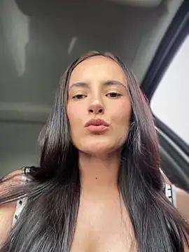 Discover our girls online shows and discover the company of countless livestreamers, with stunning shapes, sex toys and more.