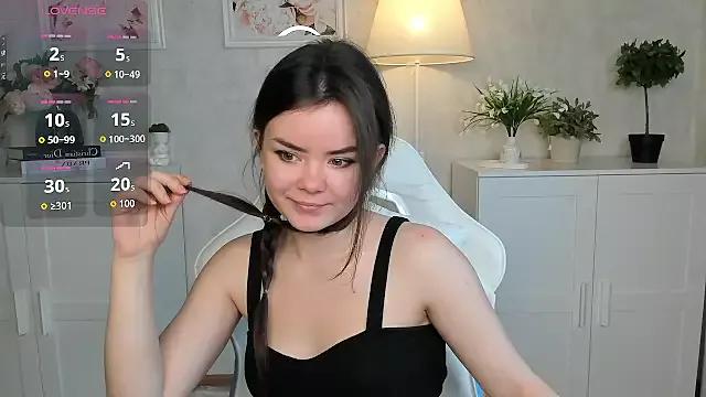 Discover our girls online shows and discover the company of countless livestreamers, with stunning shapes, sex toys and more.
