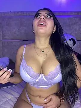 Discover our girls online shows and discover the company of countless livestreamers, with stunning shapes, sex toys and more.