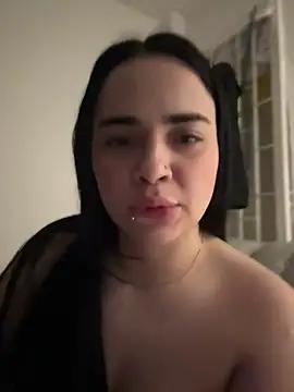 Discover our girls online shows and discover the company of countless livestreamers, with stunning shapes, sex toys and more.
