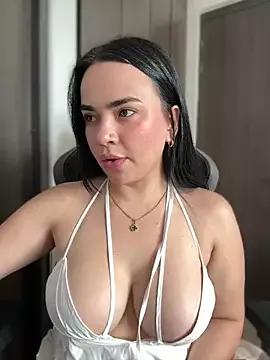 Discover our girls online shows and discover the company of countless livestreamers, with stunning shapes, sex toys and more.