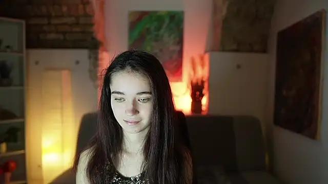 Discover our girls online shows and discover the company of countless livestreamers, with stunning shapes, sex toys and more.
