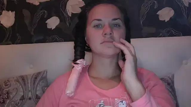 GiaaCaranggi from StripChat is Freechat