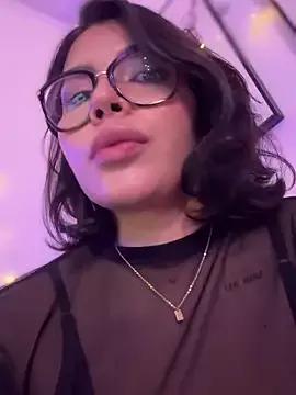 Discover our girls online shows and discover the company of countless livestreamers, with stunning shapes, sex toys and more.