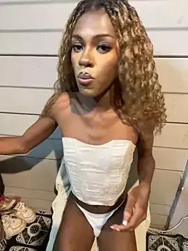 Discover our girls online shows and discover the company of countless livestreamers, with stunning shapes, sex toys and more.