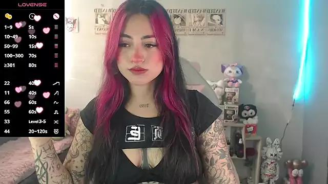 Discover our girls online shows and discover the company of countless livestreamers, with stunning shapes, sex toys and more.