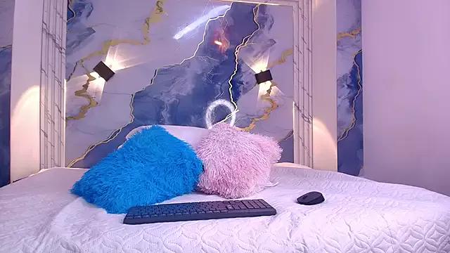 Discover our girls online shows and discover the company of countless livestreamers, with stunning shapes, sex toys and more.