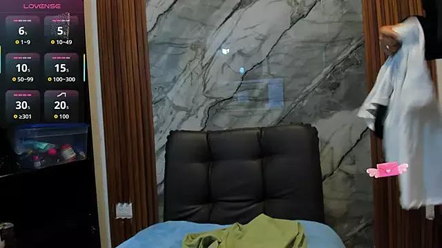 gisselle21 from StripChat