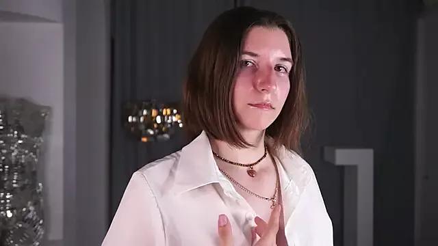 Discover our girls online shows and discover the company of countless livestreamers, with stunning shapes, sex toys and more.