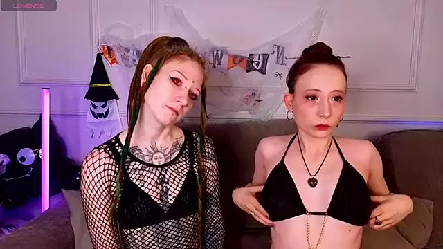 Discover our girls online shows and discover the company of countless livestreamers, with stunning shapes, sex toys and more.