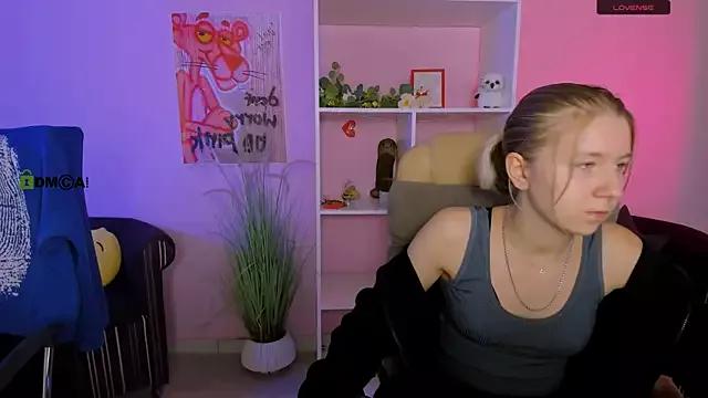 Discover our girls online shows and discover the company of countless livestreamers, with stunning shapes, sex toys and more.