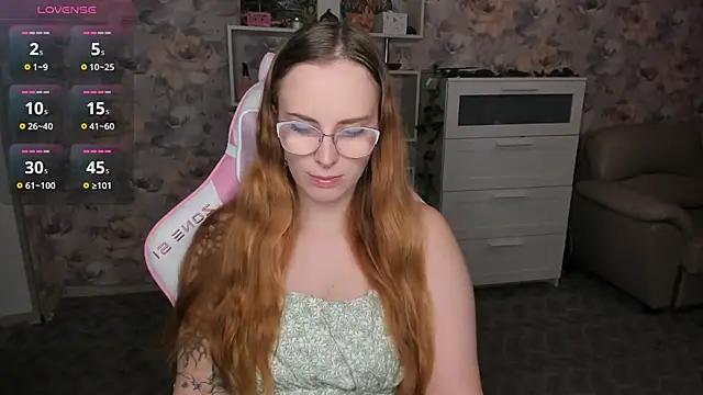 Discover our girls online shows and discover the company of countless livestreamers, with stunning shapes, sex toys and more.