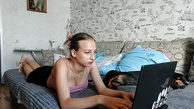 GloriaHil from StripChat is Freechat