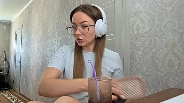 Glossy_Kissa webcams show profile image 