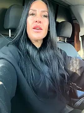 Discover our girls online shows and discover the company of countless livestreamers, with stunning shapes, sex toys and more.