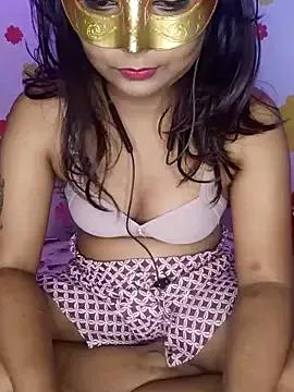 Discover our girls online shows and discover the company of countless livestreamers, with stunning shapes, sex toys and more.