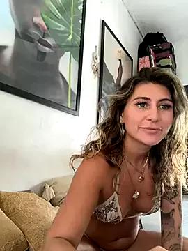Discover our girls online shows and discover the company of countless livestreamers, with stunning shapes, sex toys and more.