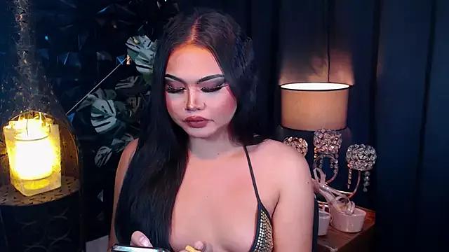 Discover our girls online shows and discover the company of countless livestreamers, with stunning shapes, sex toys and more.