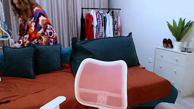 GoddessLara from StripChat
