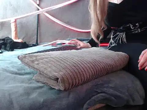 Discover our girls online shows and discover the company of countless livestreamers, with stunning shapes, sex toys and more.