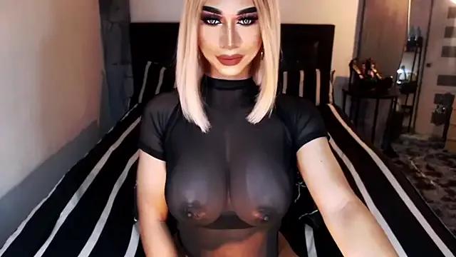 Discover our girls online shows and discover the company of countless livestreamers, with stunning shapes, sex toys and more.