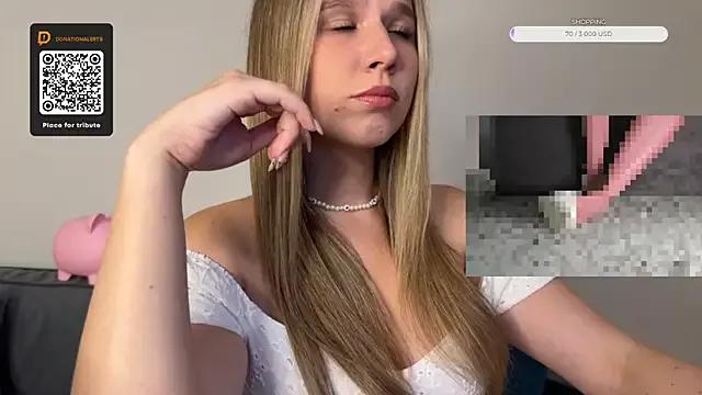GoddessRoss from StripChat is Freechat