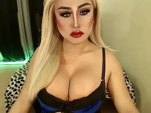 Discover our girls online shows and discover the company of countless livestreamers, with stunning shapes, sex toys and more.