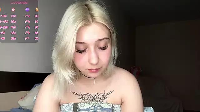 Golden_Vibe from StripChat is Freechat