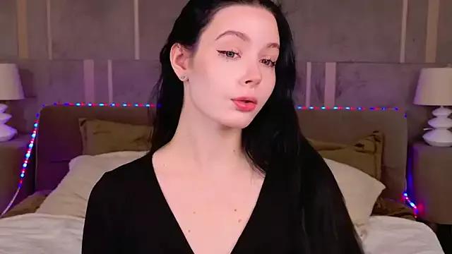 Discover our girls online shows and discover the company of countless livestreamers, with stunning shapes, sex toys and more.