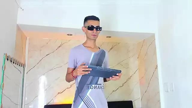 Golldens_Dreamss from StripChat