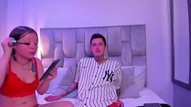 Discover our girls online shows and discover the company of countless livestreamers, with stunning shapes, sex toys and more.