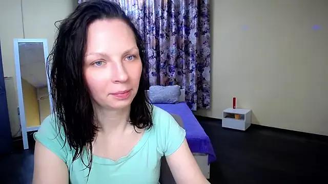 Discover our girls online shows and discover the company of countless livestreamers, with stunning shapes, sex toys and more.
