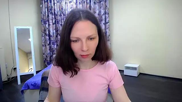 Discover our girls online shows and discover the company of countless livestreamers, with stunning shapes, sex toys and more.