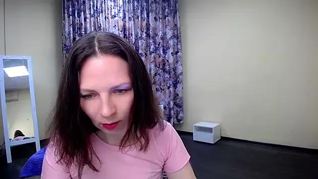 Discover our girls online shows and discover the company of countless livestreamers, with stunning shapes, sex toys and more.