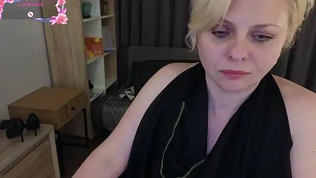 Discover our girls online shows and discover the company of countless livestreamers, with stunning shapes, sex toys and more.